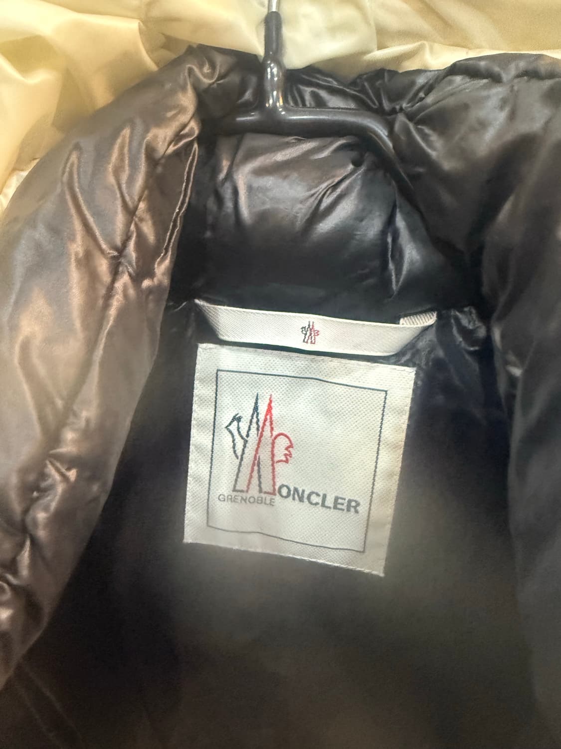 2/55-66 정품 몽클레어 그렉노블 패딩 팝니다 상품이미지3