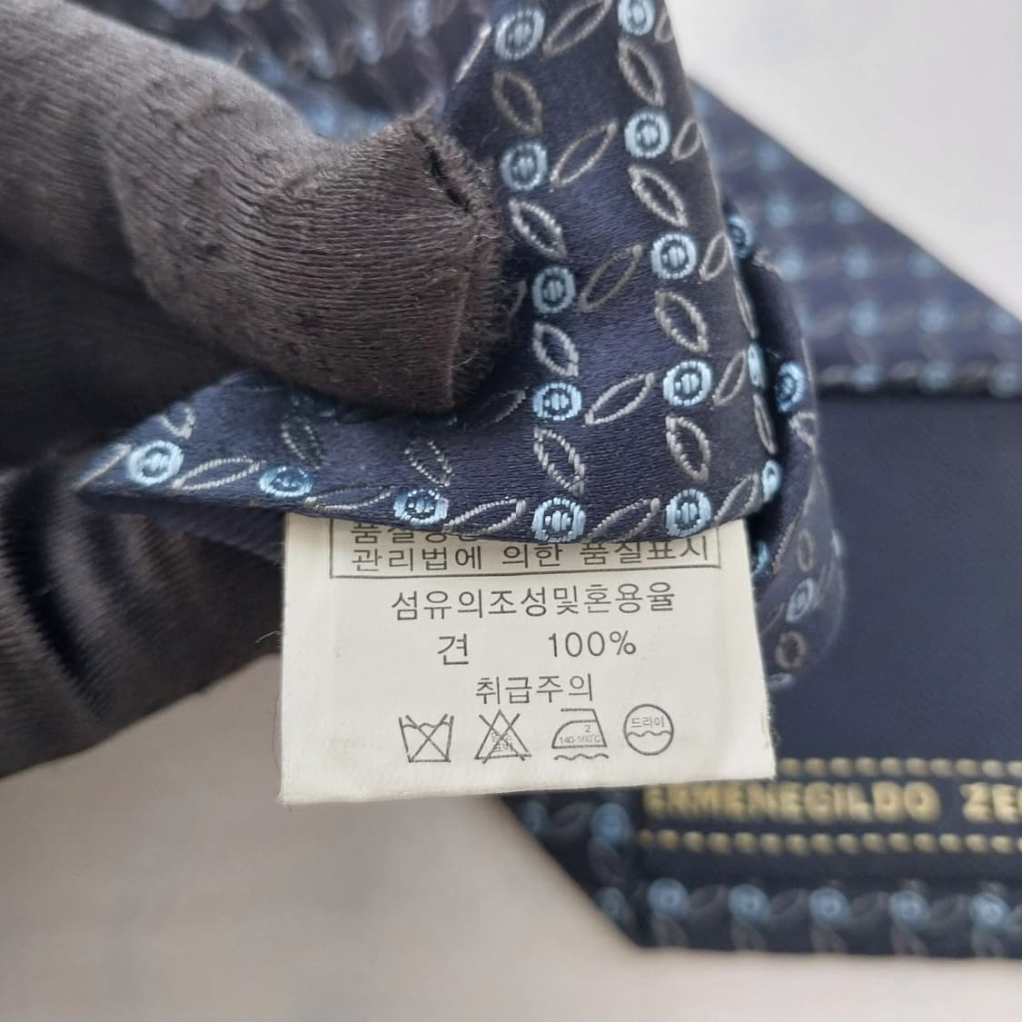 에르메네질도 제냐 네이비 자카드 넥타이 8.5cm A+등급 K2872
 상품이미지9