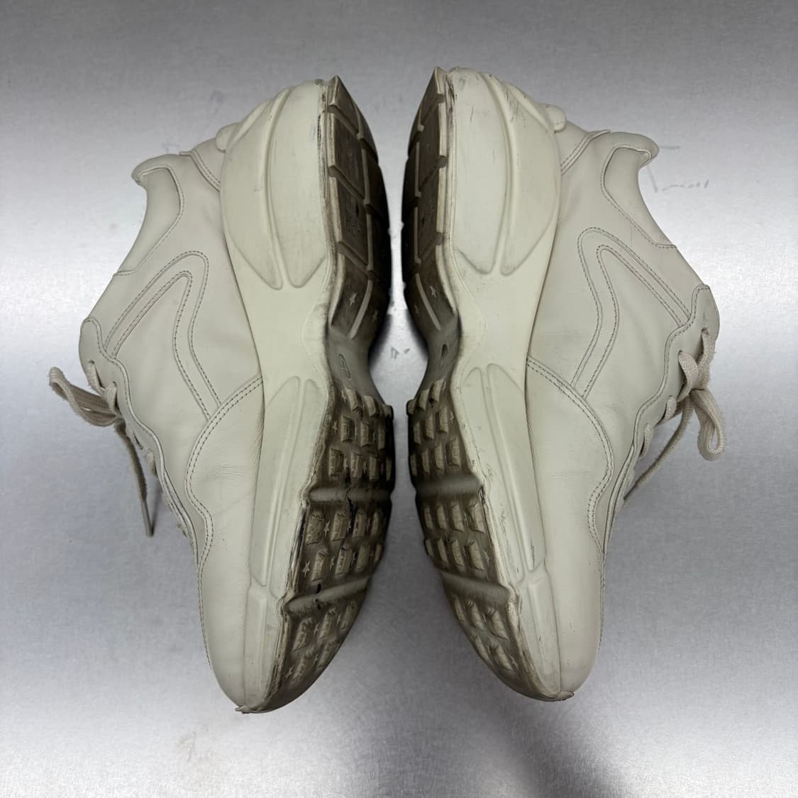 구찌 롸이톤 레더 스니커즈 스퀘어 로고 상품이미지2