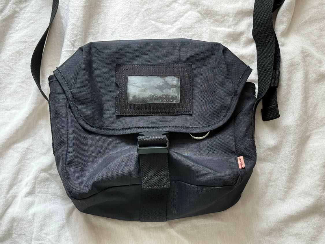 아크네 스튜디오 립스탑 미디엄 메신저백 상품이미지2