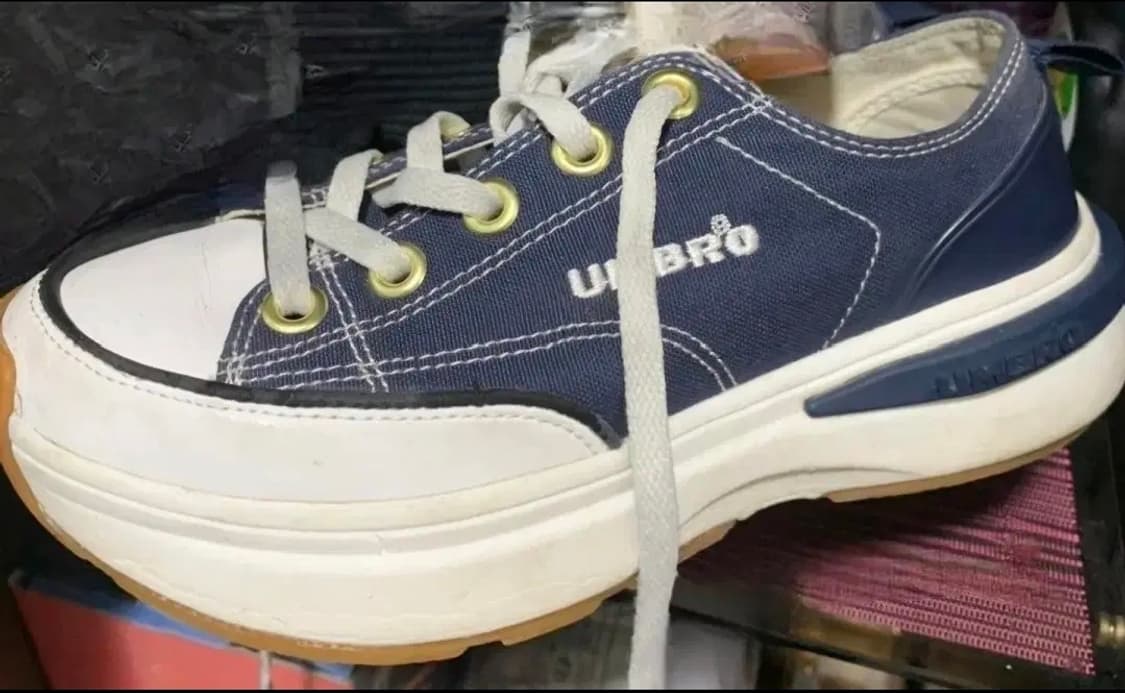 한정판 엄브로220 한소희 강민경 스니커즈 진네이비 최상 상품이미지3