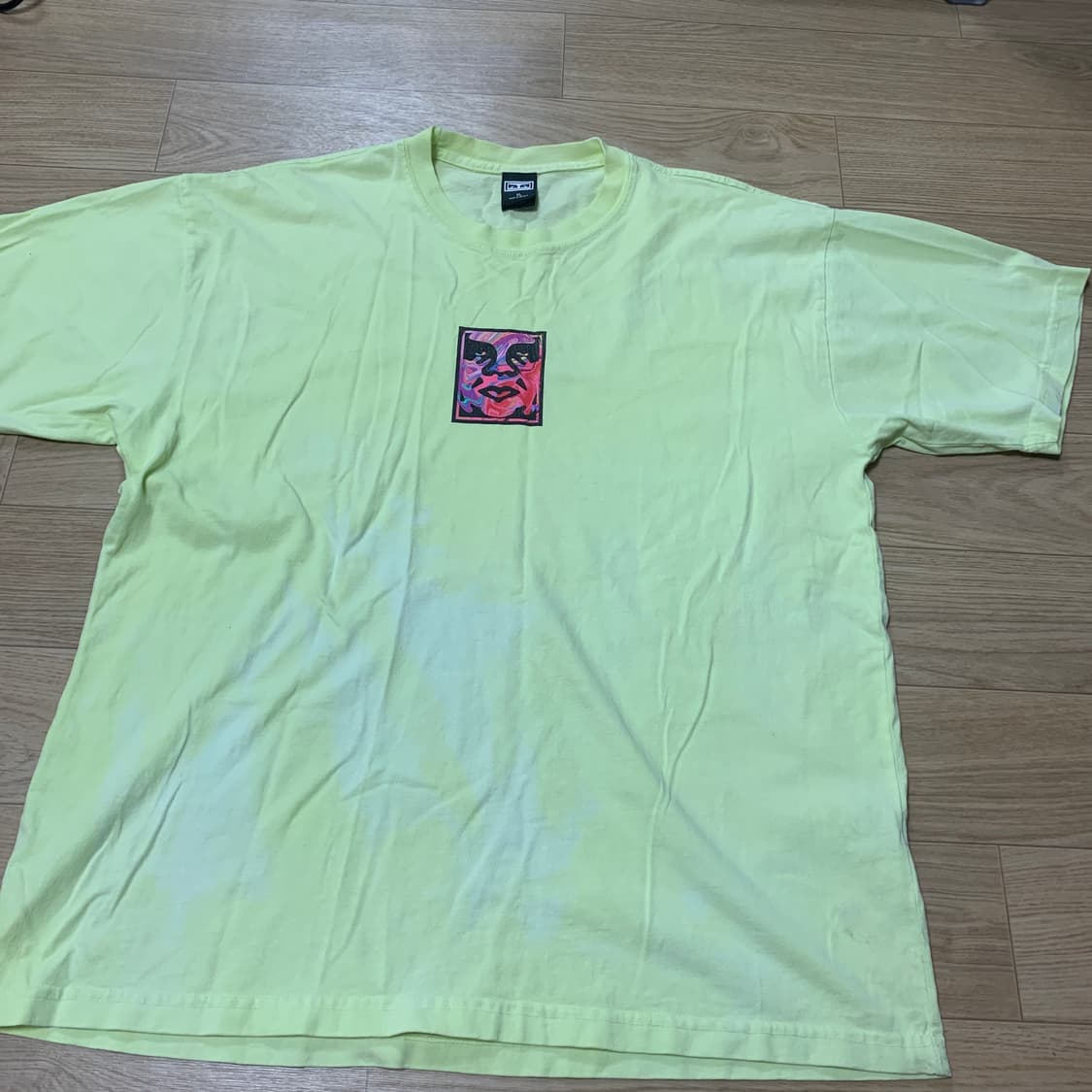XL) Obey 오베이 아이코닉 페이스 센터 로고 형광 반팔티 상품이미지1