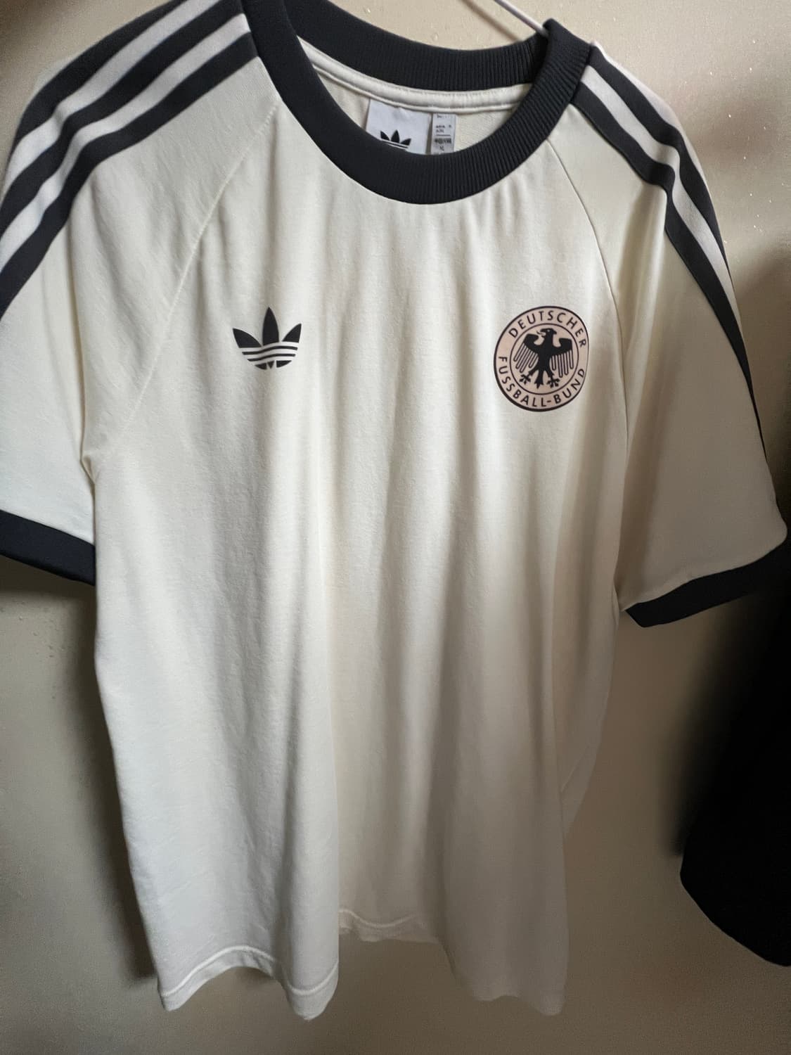 아디다스 독일 아디컬러 클래식 삼선 티셔츠 오프화이트 상품이미지2