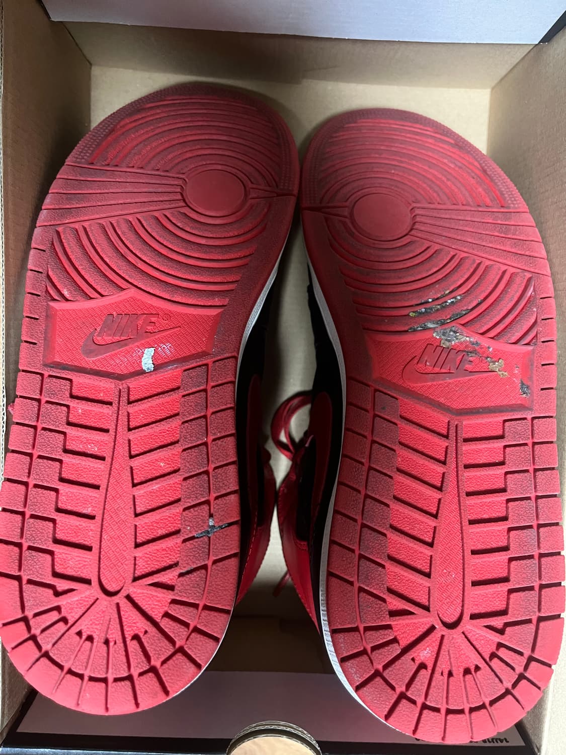 조던1 미드 블랙파이어레드 285 상품이미지4