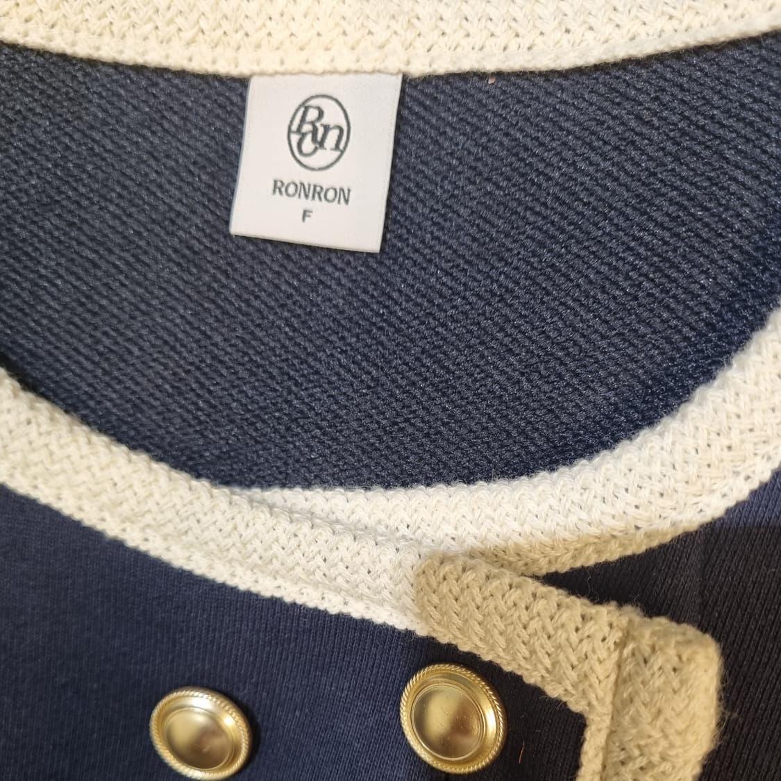 RONRON 론론 네이비 금장 단추 가디건 상품이미지4