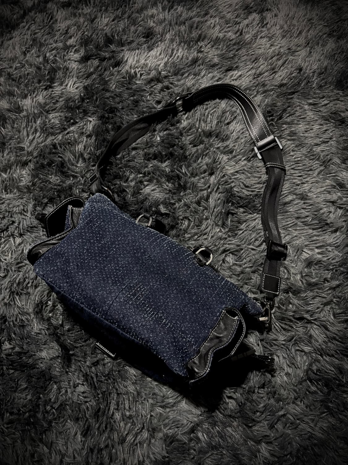 Diesel 버클 디테일 워싱 데님 크로스백 상품이미지2