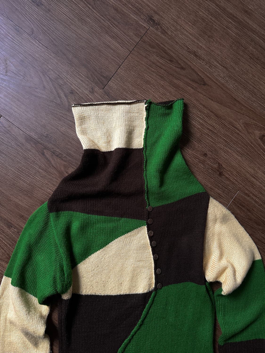 커브드 라인 패치워크 하이넥 니트 상품이미지9