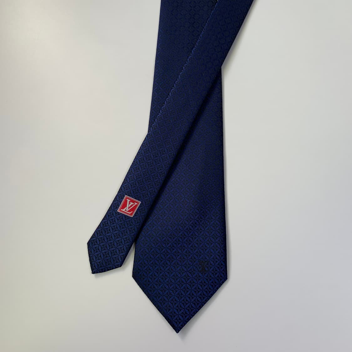 루이비통 명품넥타이 네이비컬러 A+등급 최상급 8.3cm 정장룩코디 상품이미지4