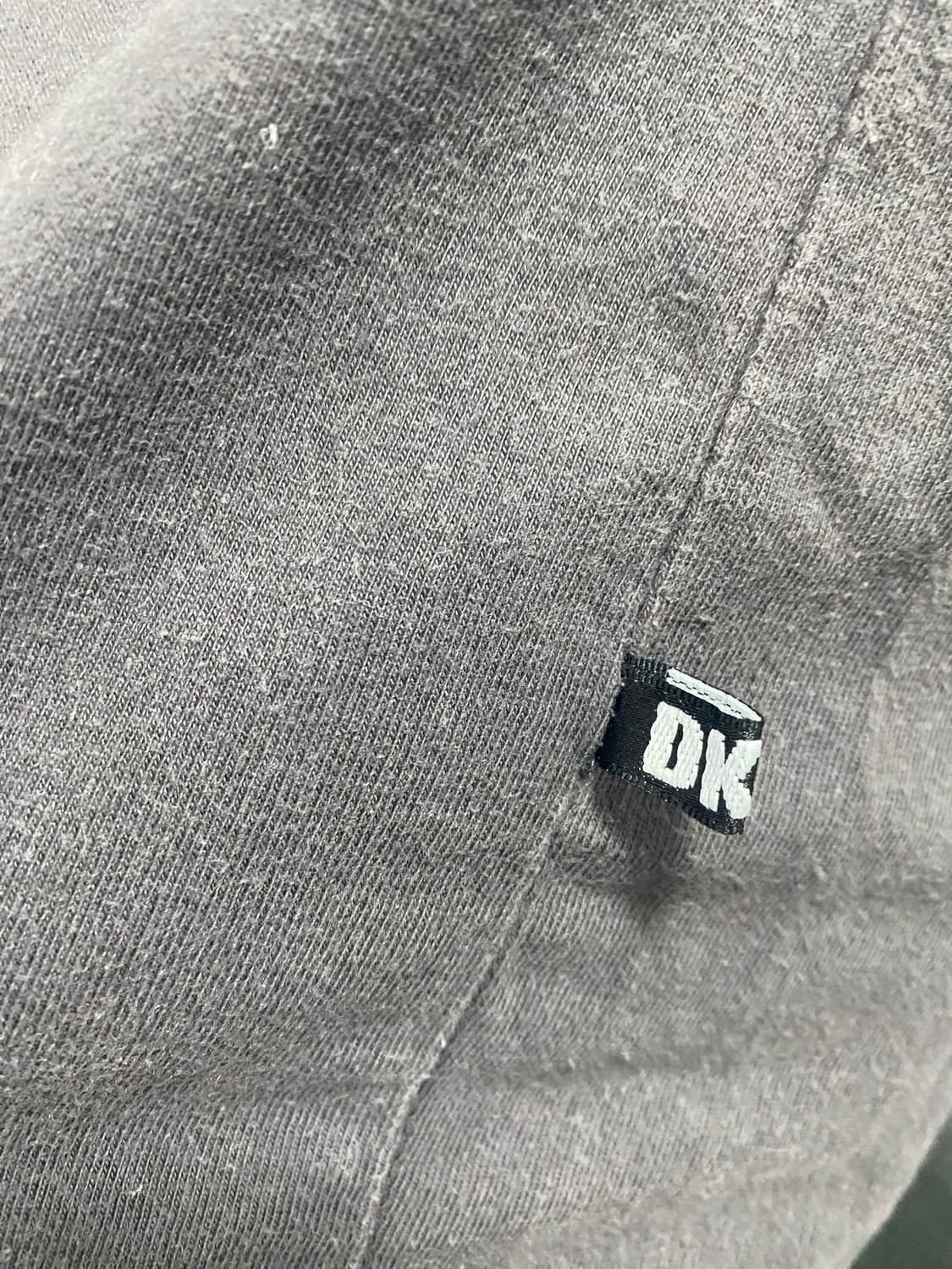 DKNY 90‘s 로고 스펠아웃 차콜 반팔 상품이미지6