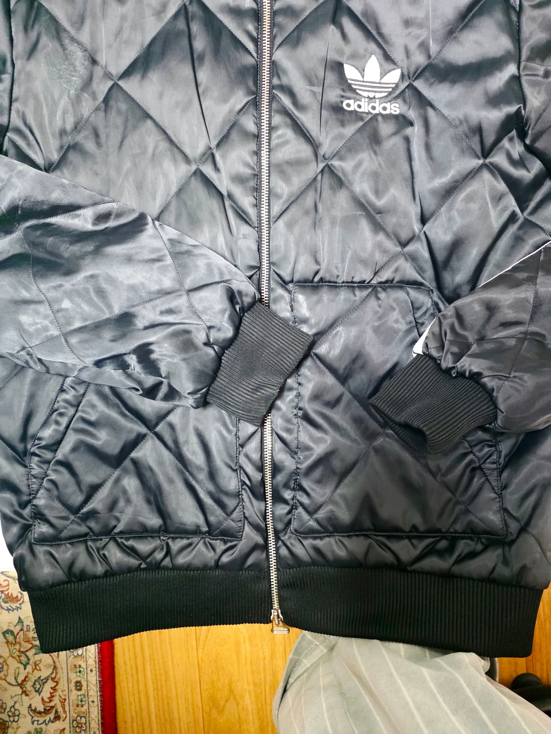 [아디다스] 올블랙 트레포일 삼선 다이아몬드 퀼팅 봄버 자켓 95 상품이미지5