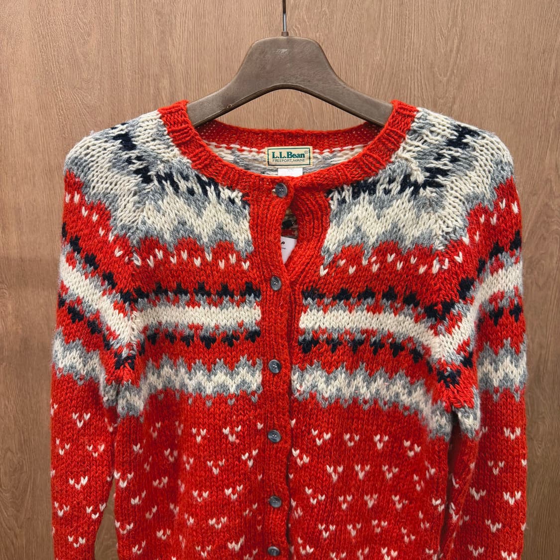 엘엘빈 라운드넥 니트 가디건 노르딕 패턴 디테일 레귤러핏 레드 상품이미지5