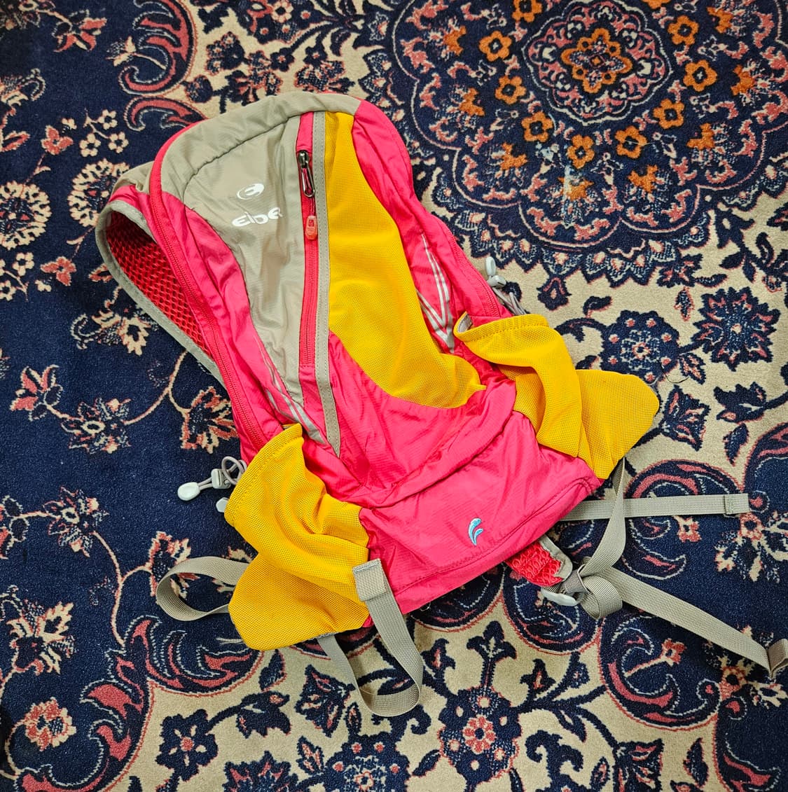 아이더(Eider) 컬러배색 라이딩 등산 백팩 10L 상품이미지1