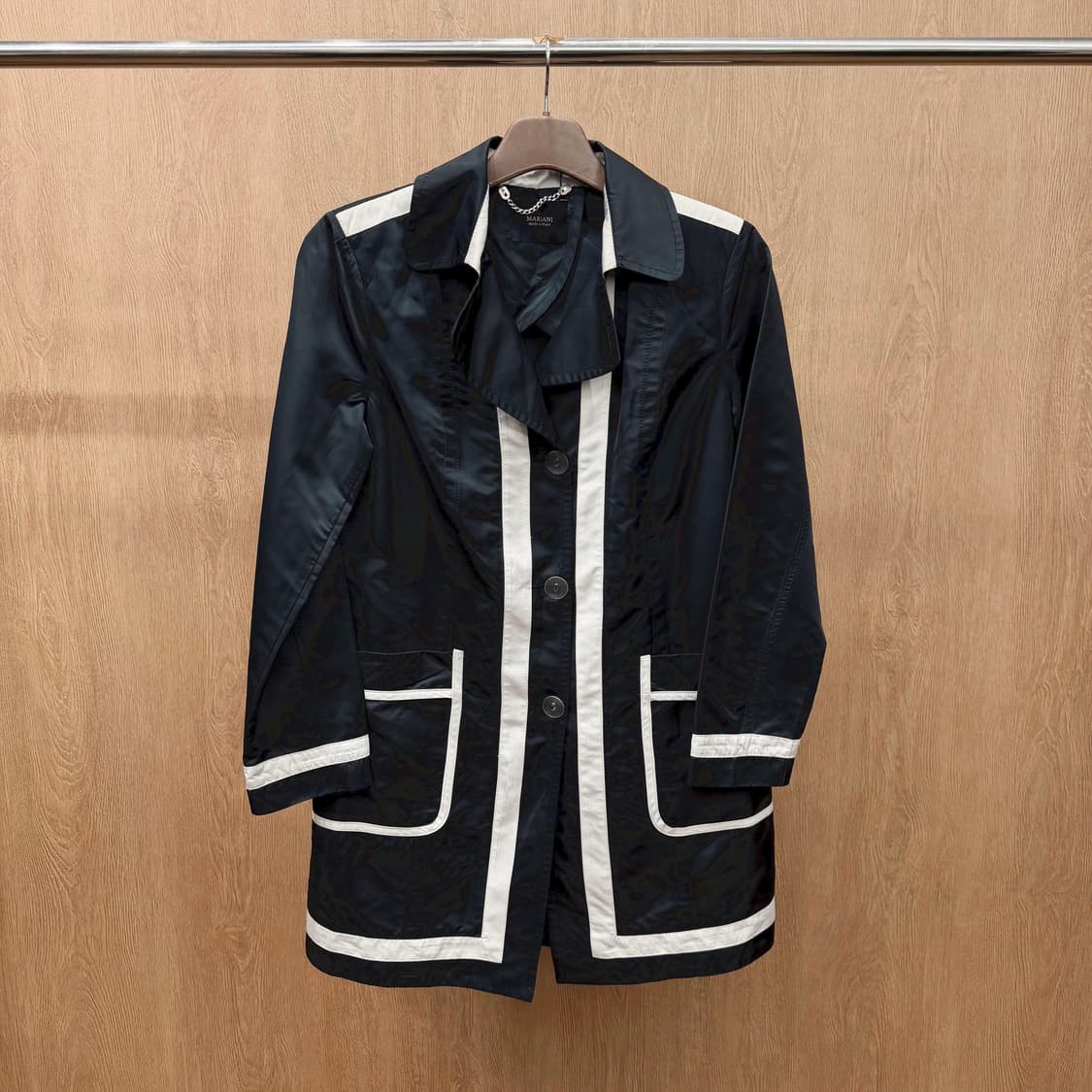 마리아니 코트 배색 파이핑 디테일 싱글 버튼업 디테일 레귤러핏 블랙 상품이미지2