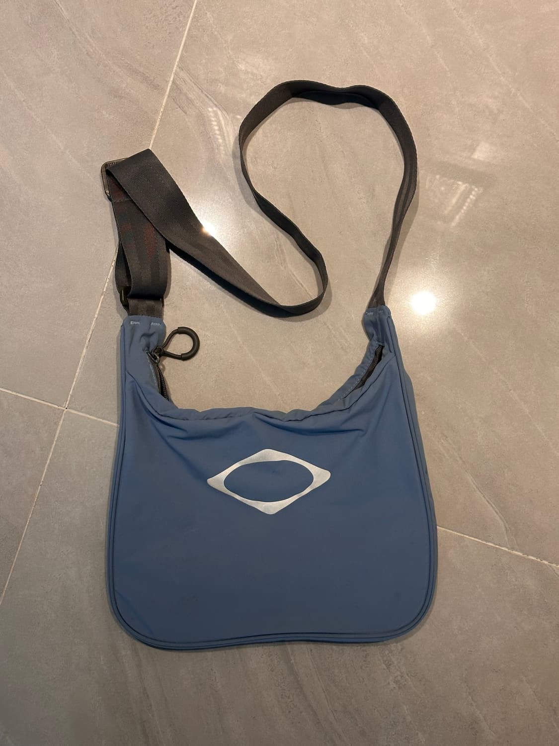 미스치프 롬버스 라이트 웨이트 크로스백 그레이시블루 상품이미지1