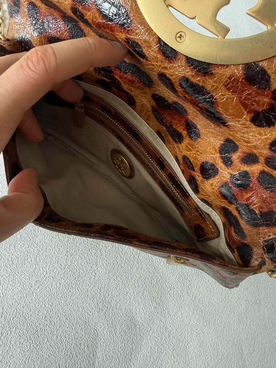 토리버치(TORYBUCH) 레더 레오파드 체인백 상품이미지7