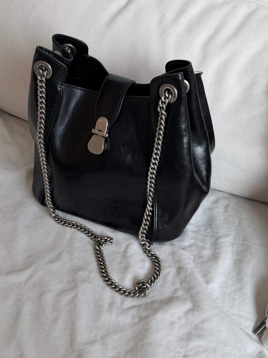 루에브르 Sac de Sortie 버킷백 라지 블랙 상품이미지4