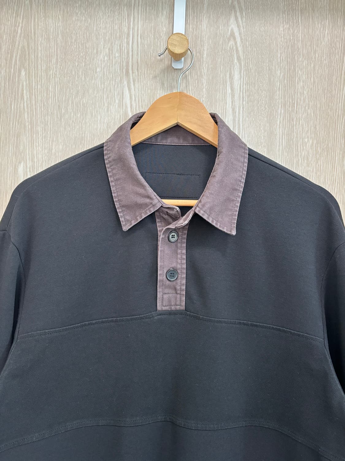 시스템옴므 세미오버핏 백가죽로고 긴팔카라니트95~100/블랙 상품이미지2