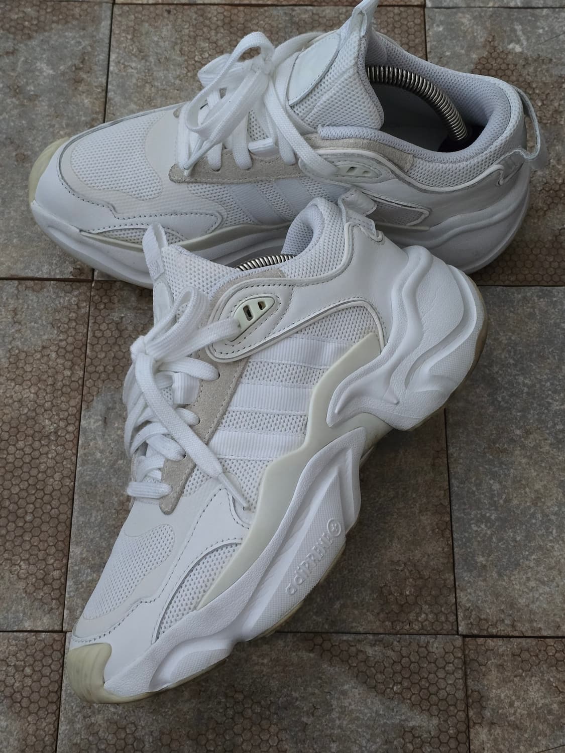 (240)아디다스 매그머 러너  상품이미지3