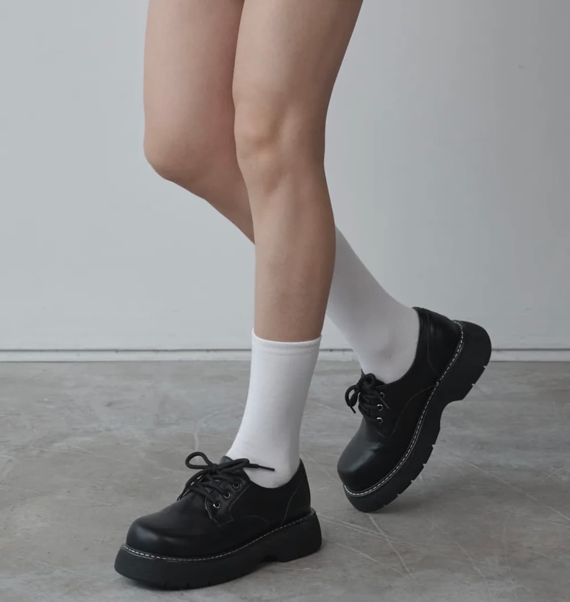 솔트앤초콜릿 라운드 토 스티치 레이스업 로퍼 상품이미지1