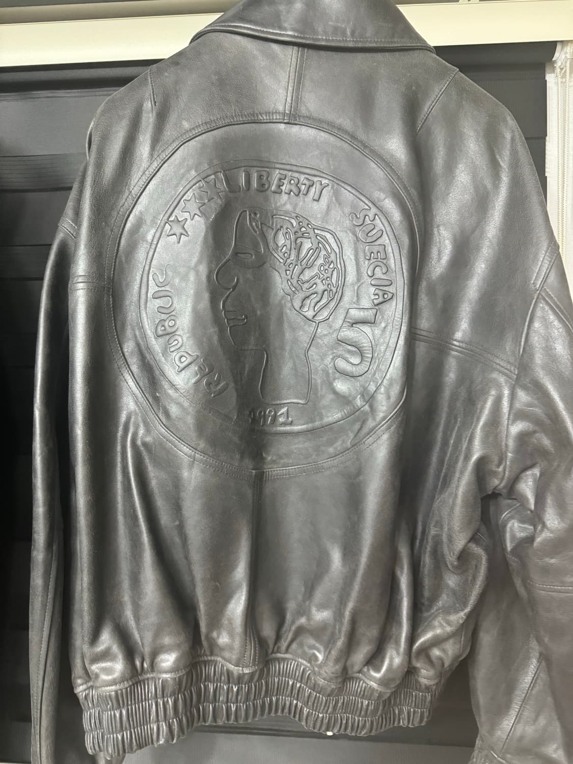 STU HANK 엠보 레더 자켓 L 사이즈 판매합니다. 상품이미지2