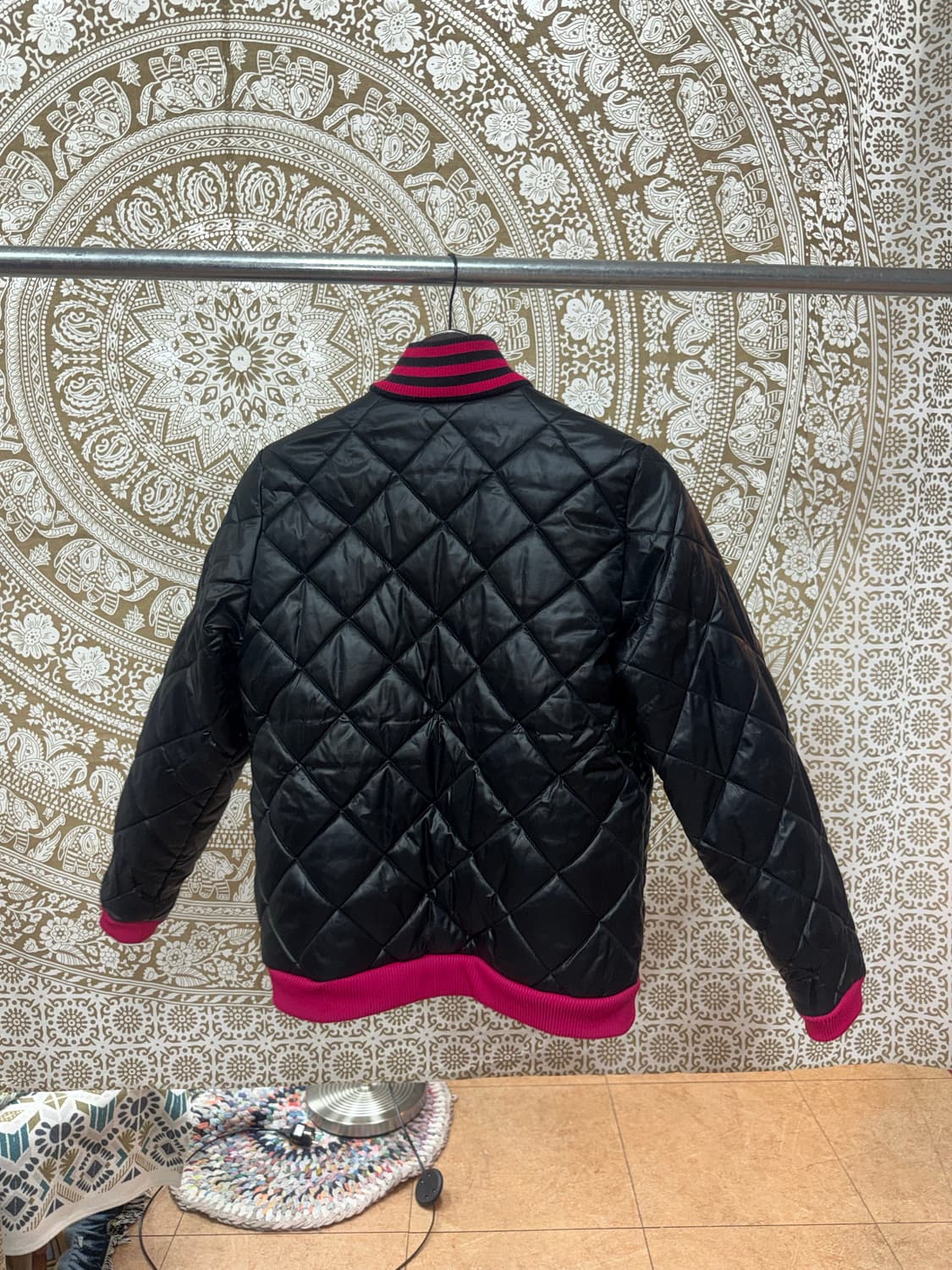 아디다스 블랙핑크 깔깔이 경량패딩  상품이미지6