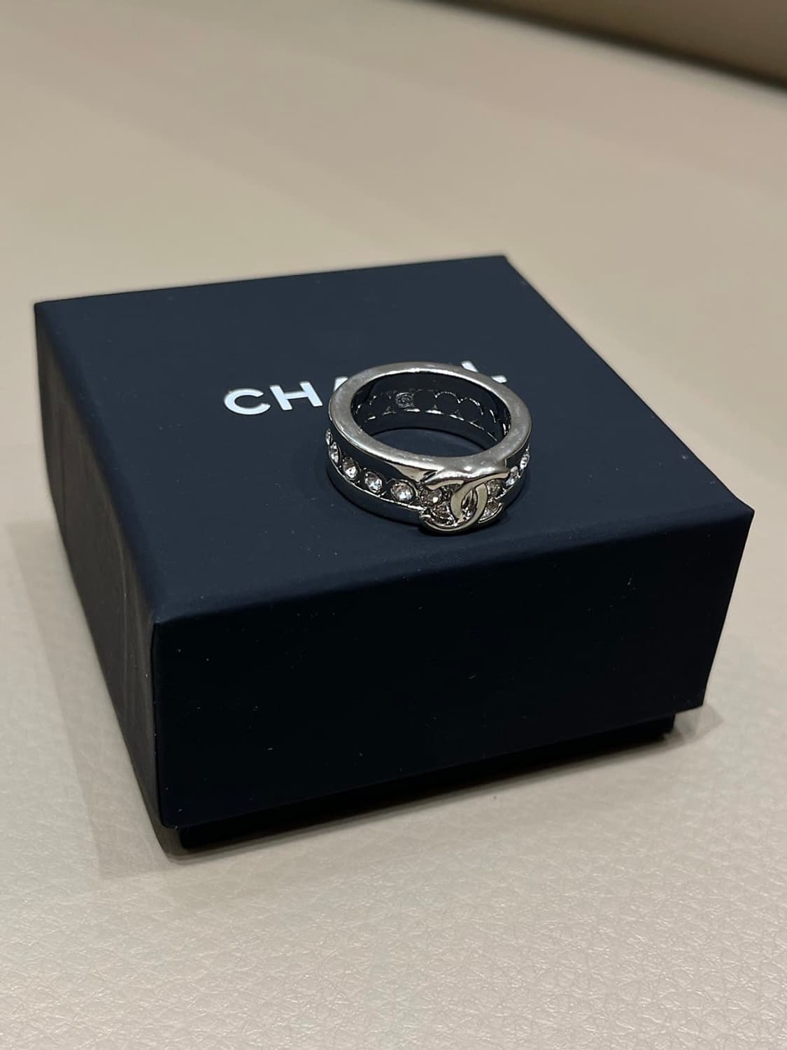 샤넬 정품 업사이클링 CC 크리스탈 실버 반지 링 ​ 상품이미지2