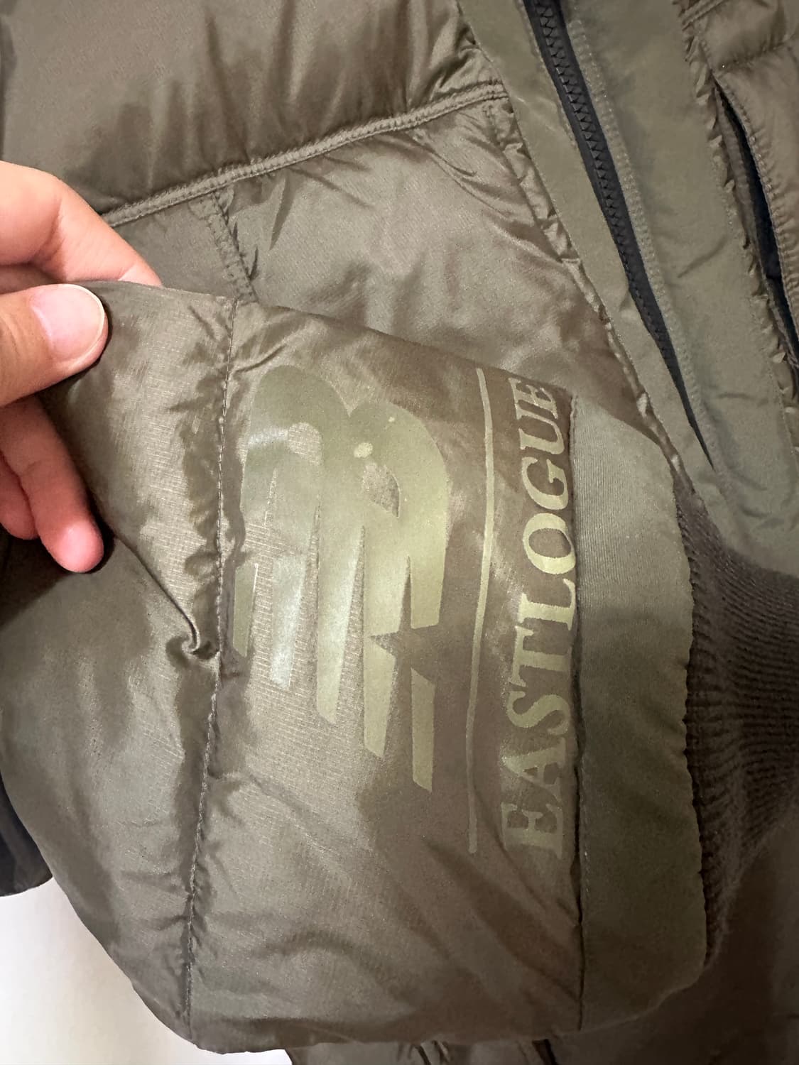 뉴발란스 EASTLOGUE 패딩 점퍼 카키 상품이미지2