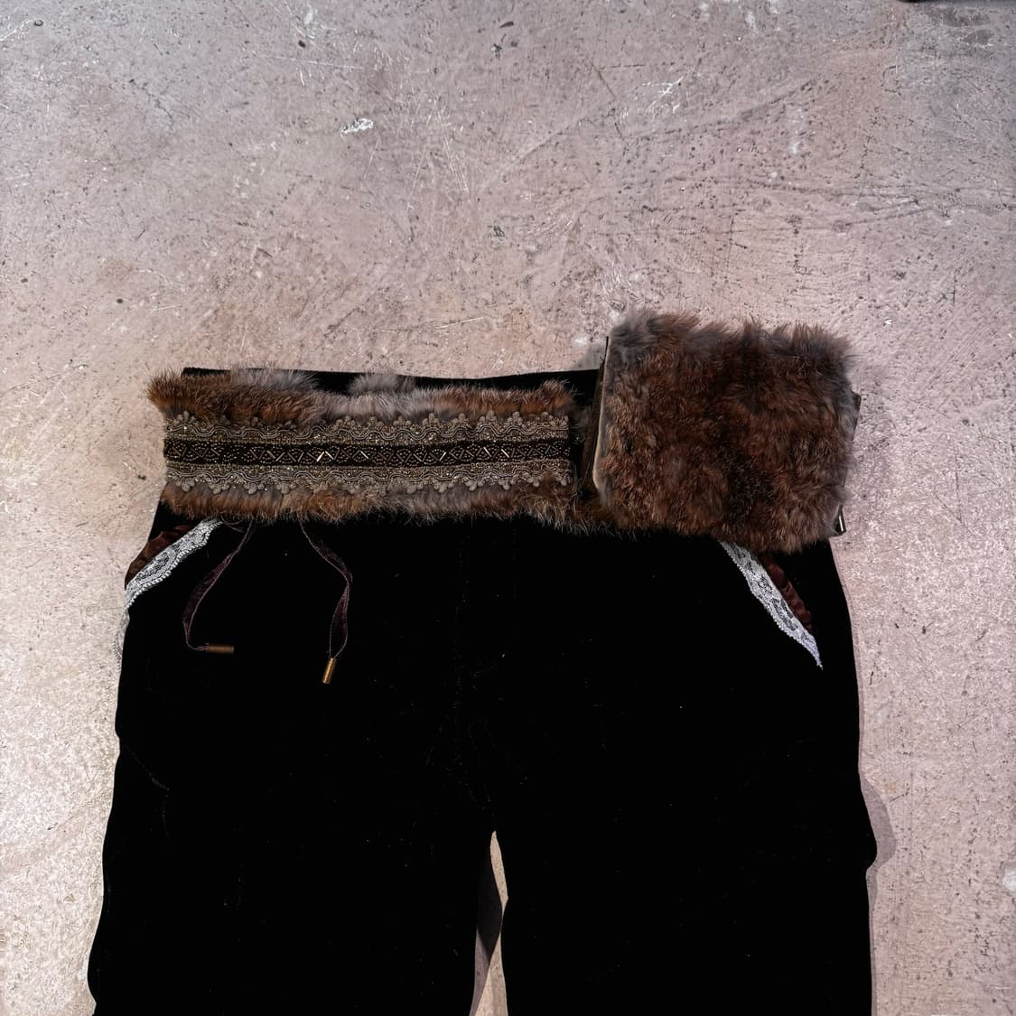 래빗퍼 벨트백 상품이미지1