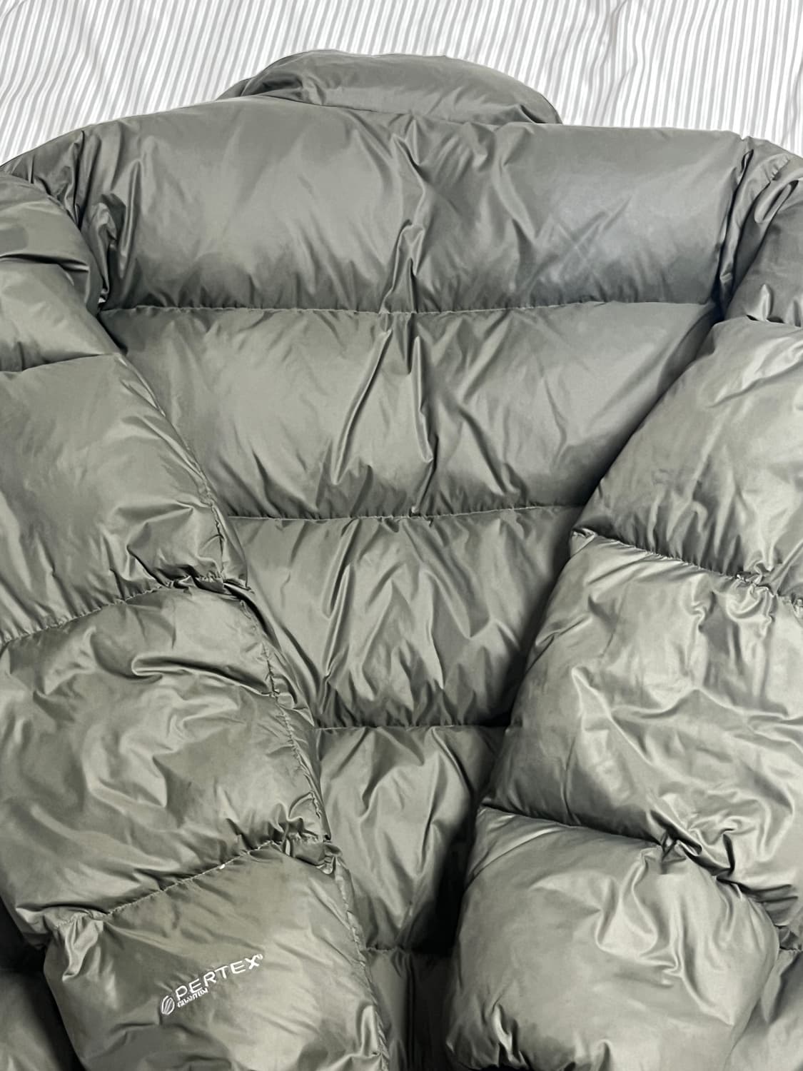 디스이즈네버댓 패딩 카키 올리브색 경량패딩 상품이미지6