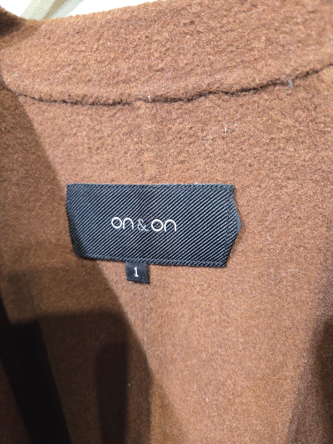 on & on 온앤온 울 70% 케이프 스타일 하프 코트 상품이미지8