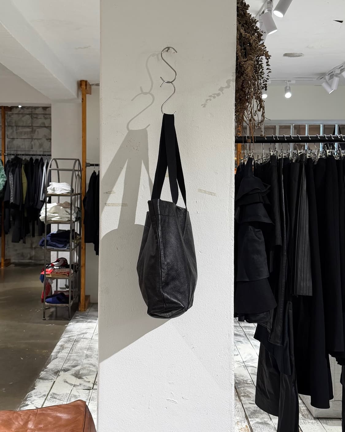 요지 야마모토 블랙 시그니처 레더 토트백 상품이미지3