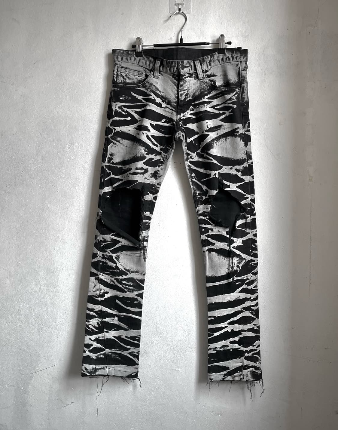 TORNADO MART Wild Destroyed Detail Jeans 상품이미지3