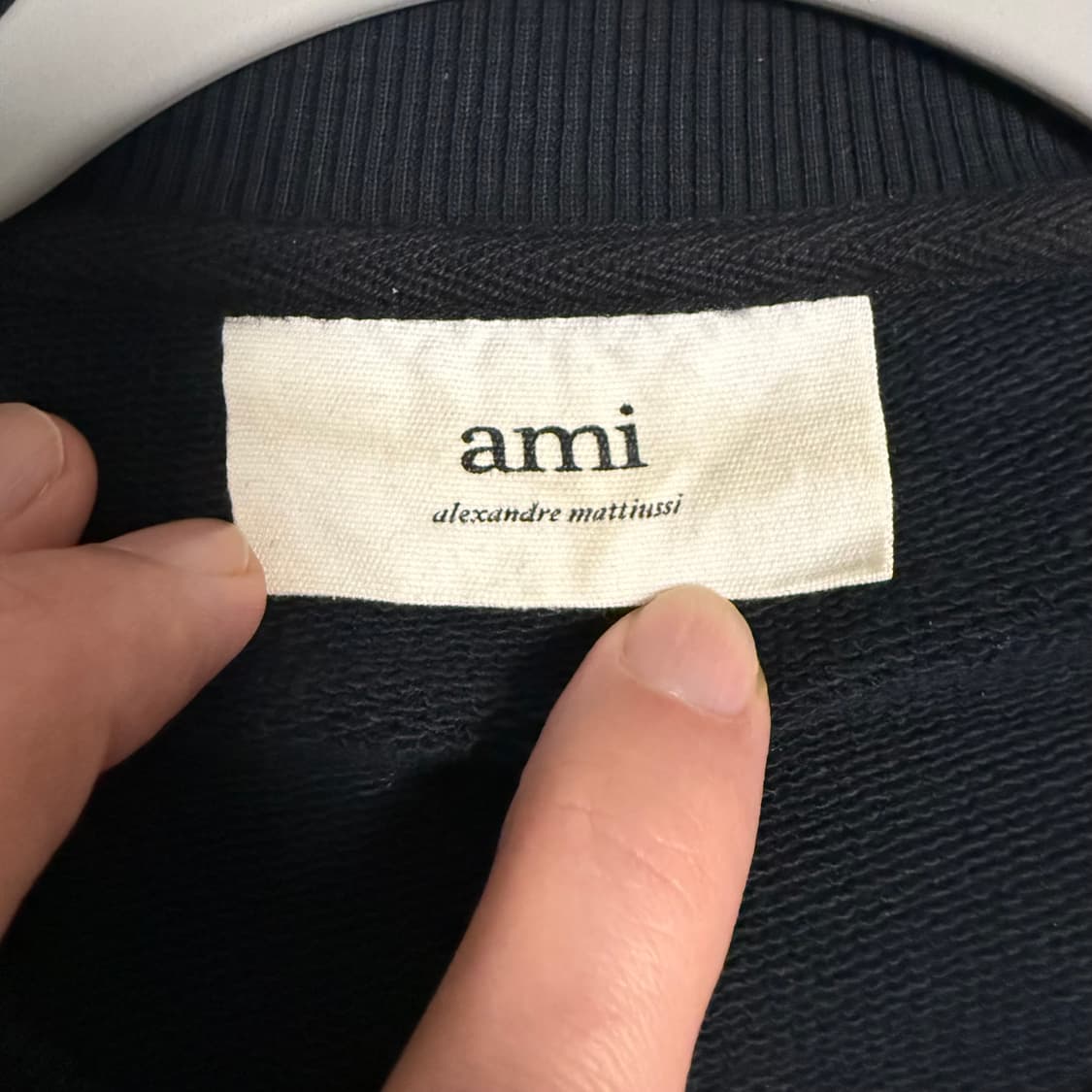 아미 스몰로고 맨투맨 블랙 XL 상품이미지5