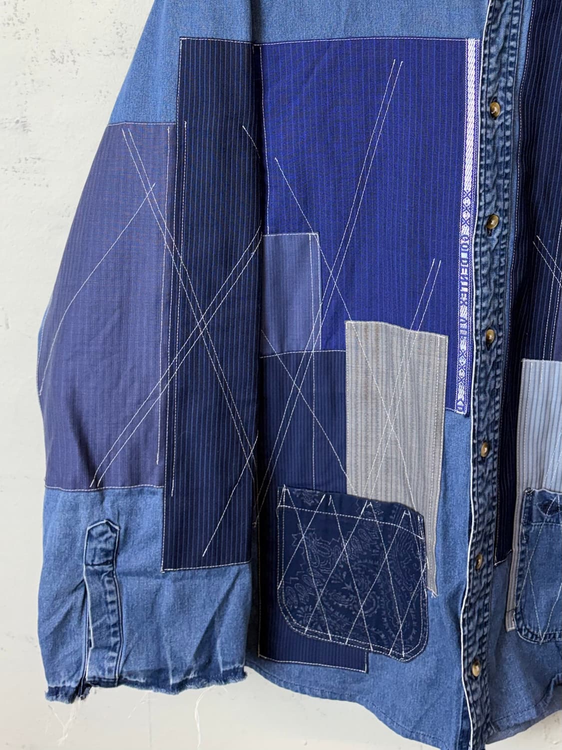 이스트오캄 핸드 리메이크 데님 패치워크 랜드필 셔츠 상품이미지5