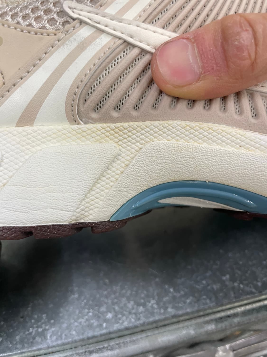 나이키 줌 보메로 5 오트밀 베이지 240 상품이미지7