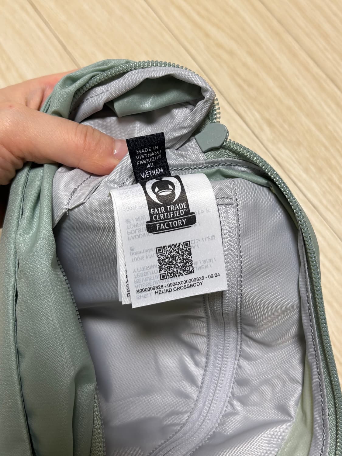 아크테릭스 헬리아드 크로스바디백 스톤 그린 상품이미지4