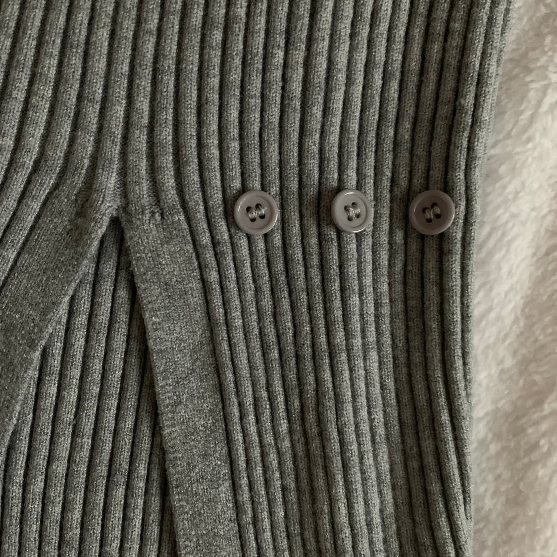 반폴라 옆트임 버튼조절 골지 슬림 니트 상품이미지8