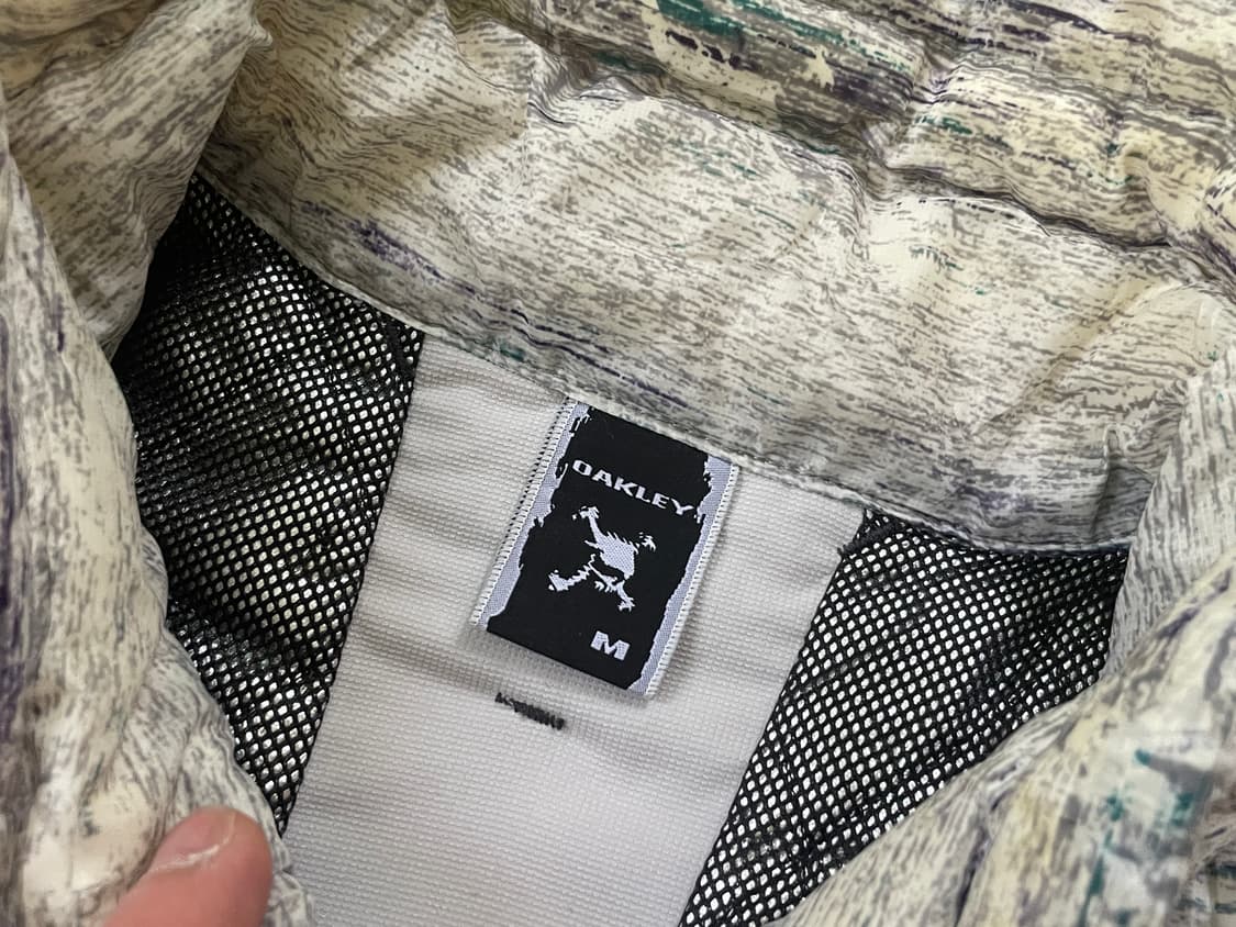 16fw 오클리 브러시 스트로크 패턴 패딩 베스트 J03581 상품이미지5