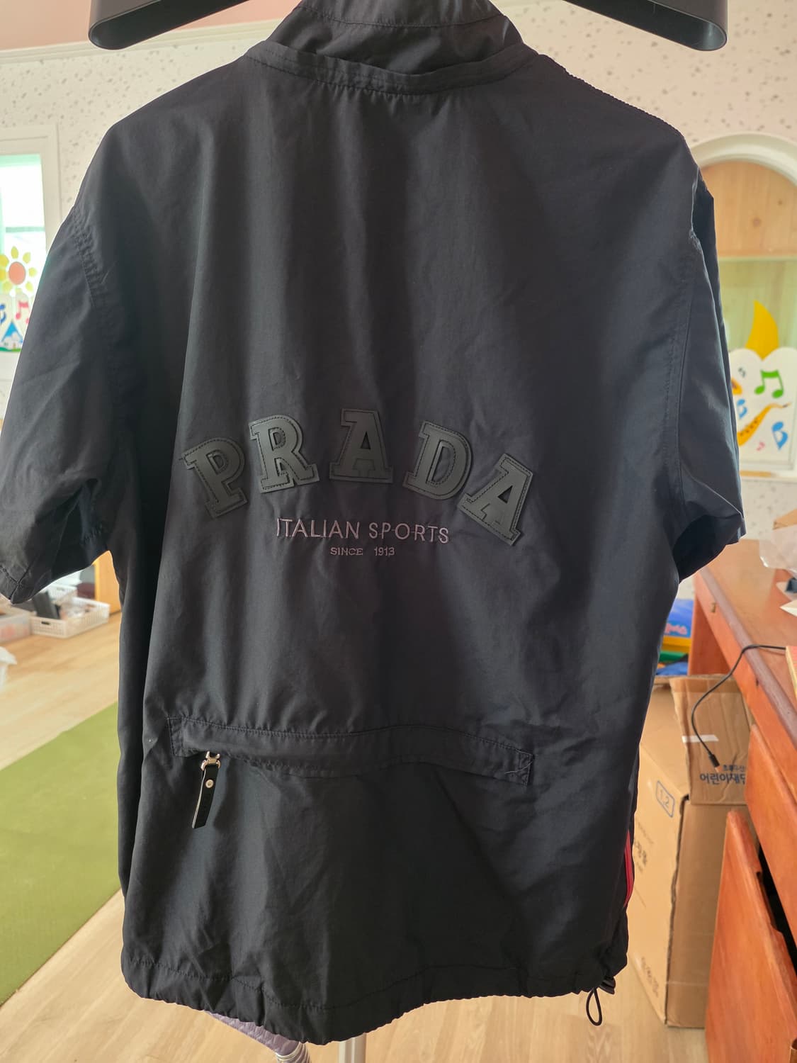 프라다 빈티지 반팔 바람막이 (모자x) 상품이미지2