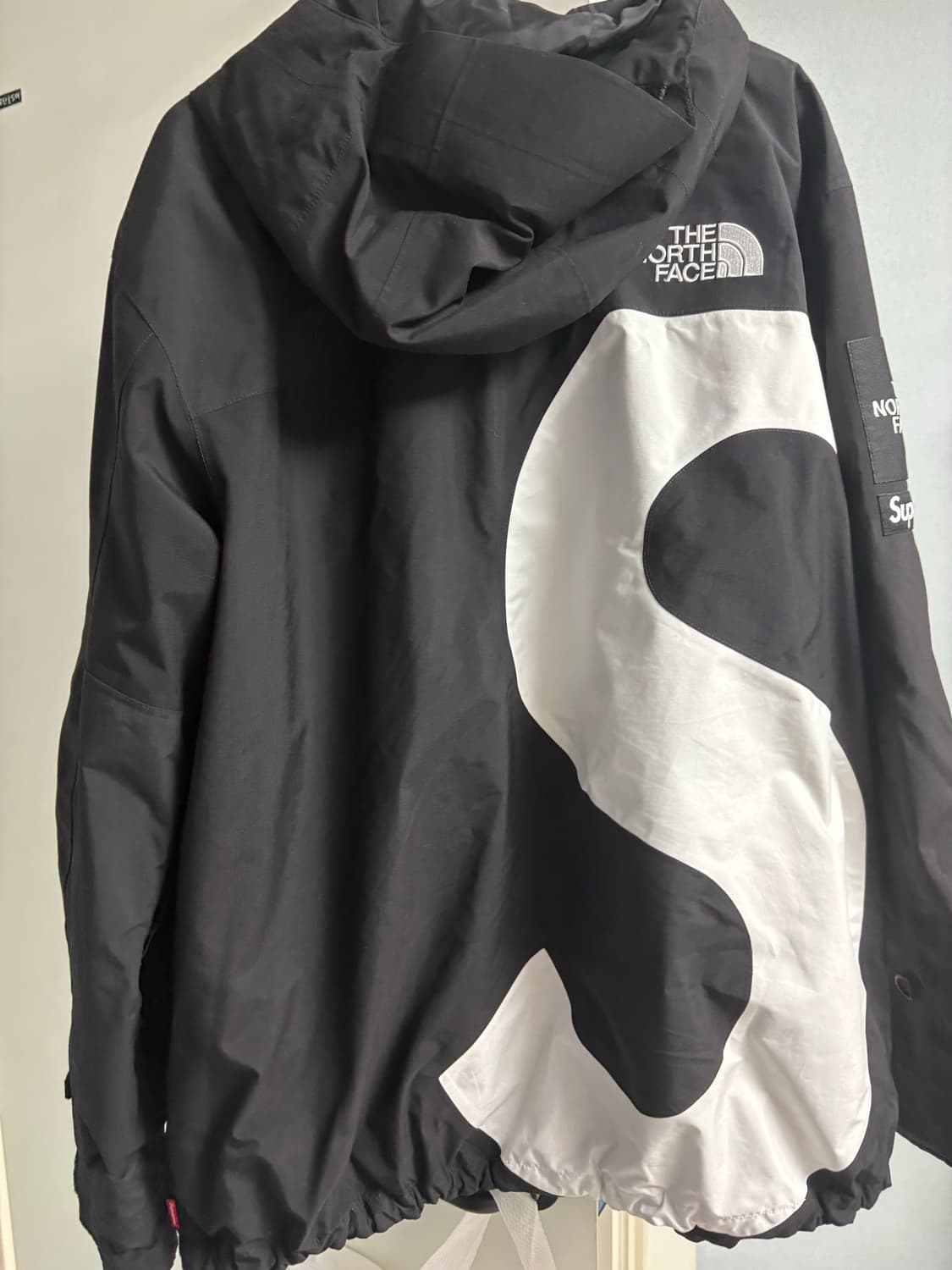 슈프림 x 노스페이스 S 로고 마운틴 자켓 블랙 - 20FW 상품이미지2