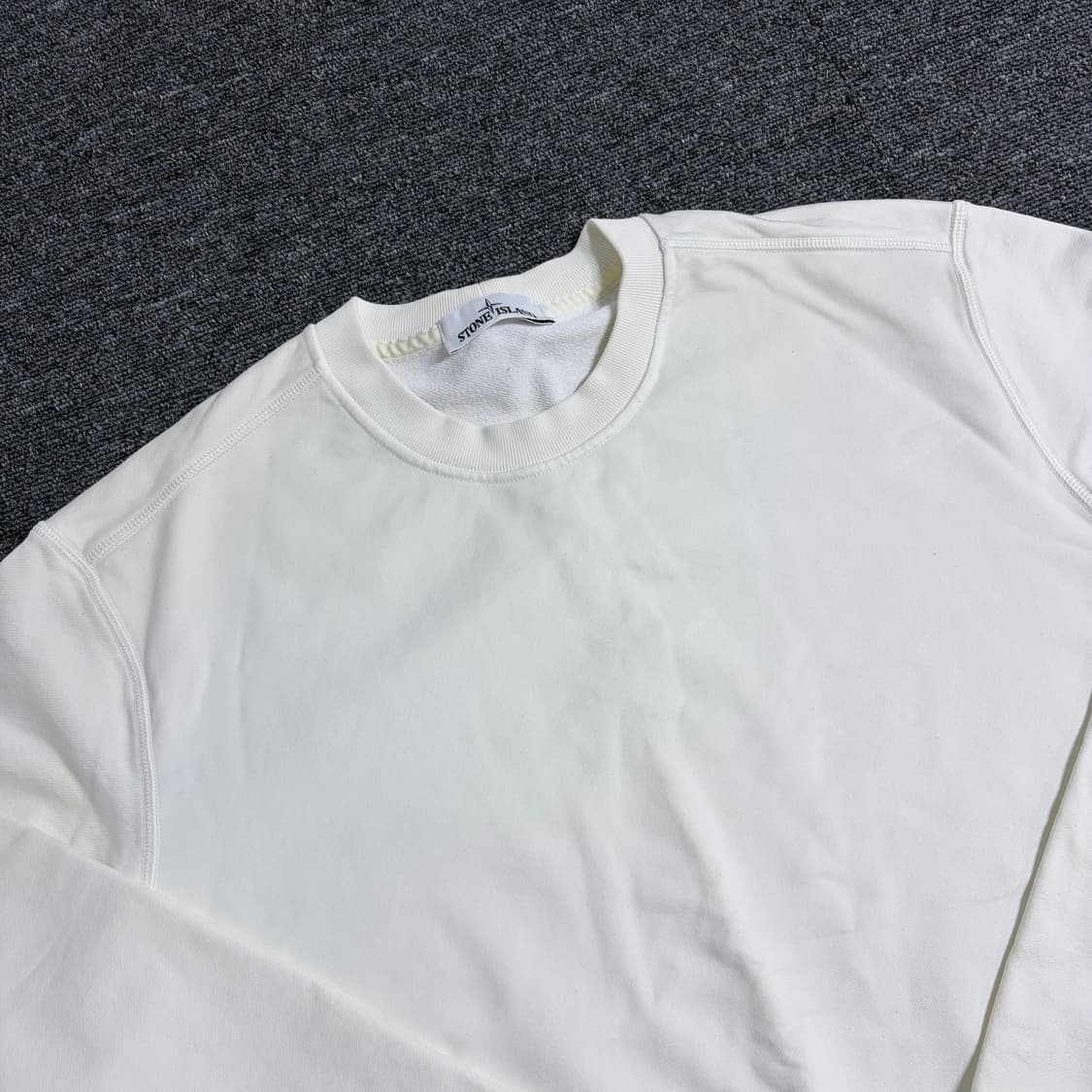 스톤아일랜드 와펜 패치 맨투맨 상품이미지3