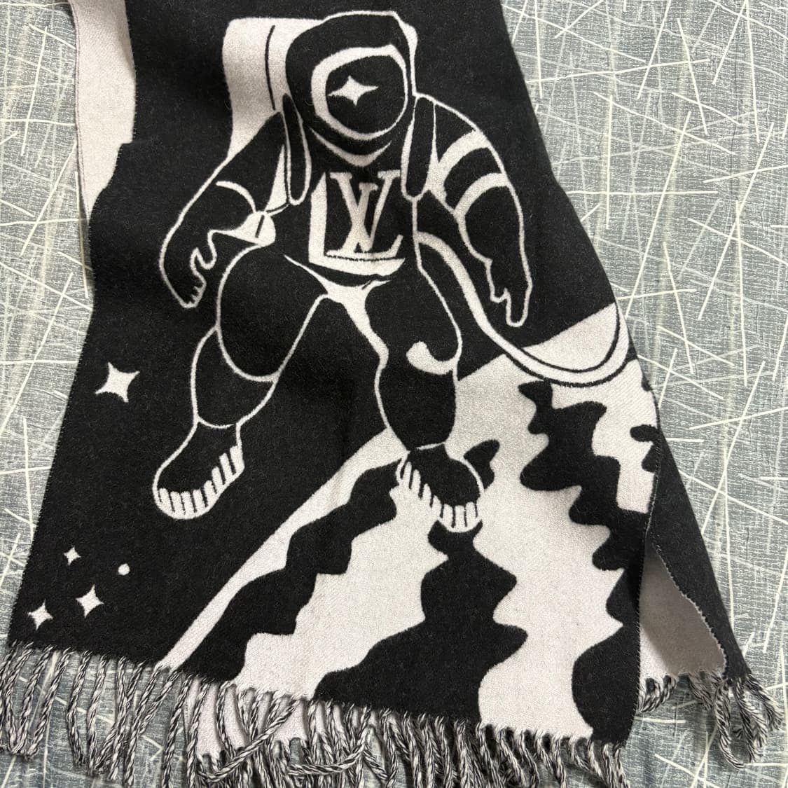 (정품) 루이비통 LV 모노그램 우주인 캐시미어 머플러 상품이미지6