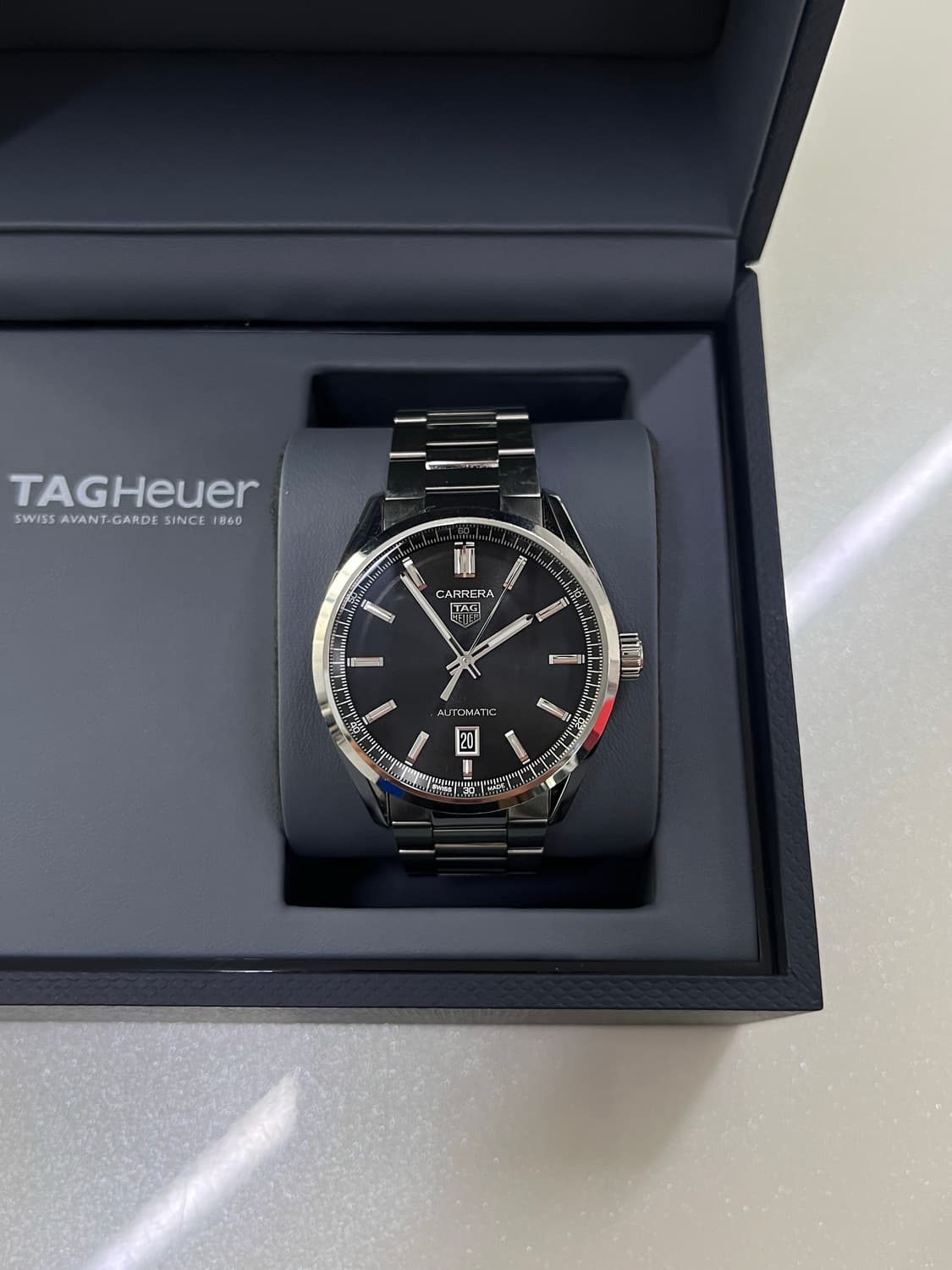 태그호이어 까레라 데이트 39mm 검정/실버 상품이미지1