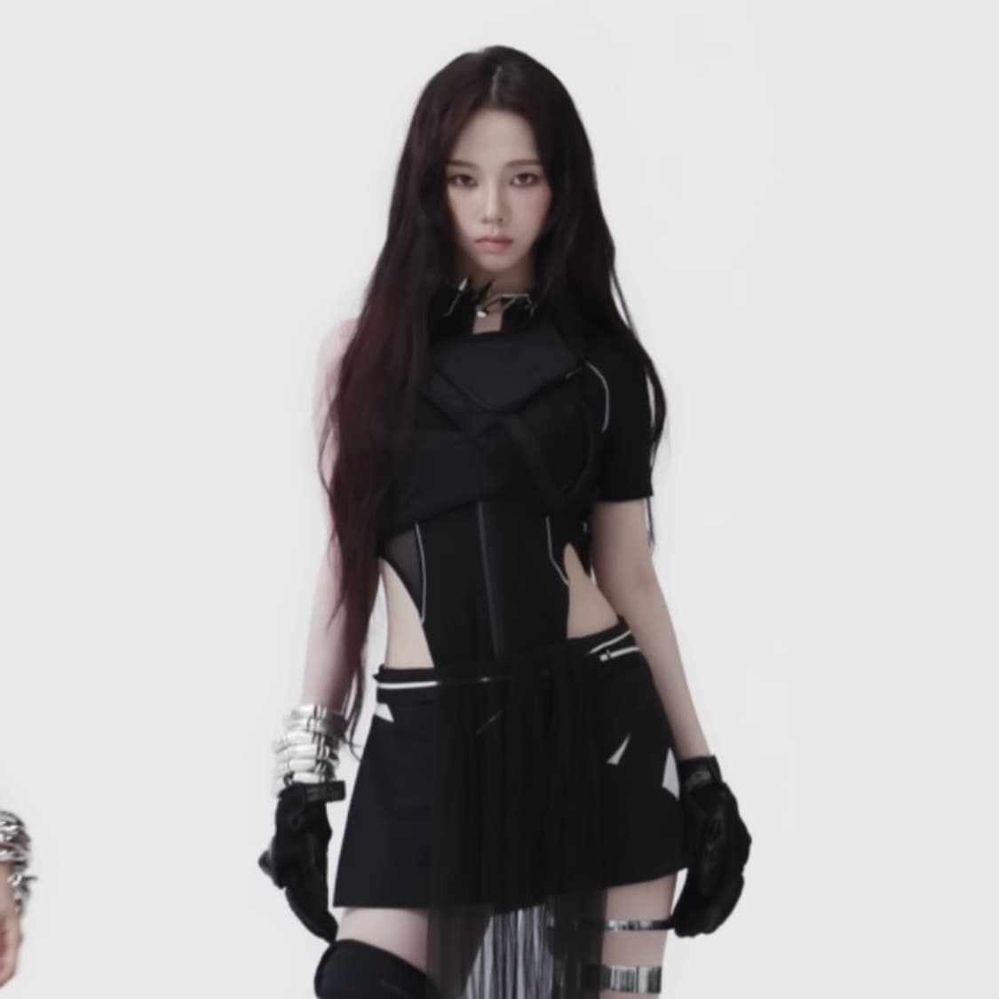 혜인서 Cinched Wrap Skirt 카리나 착용 상품이미지3
