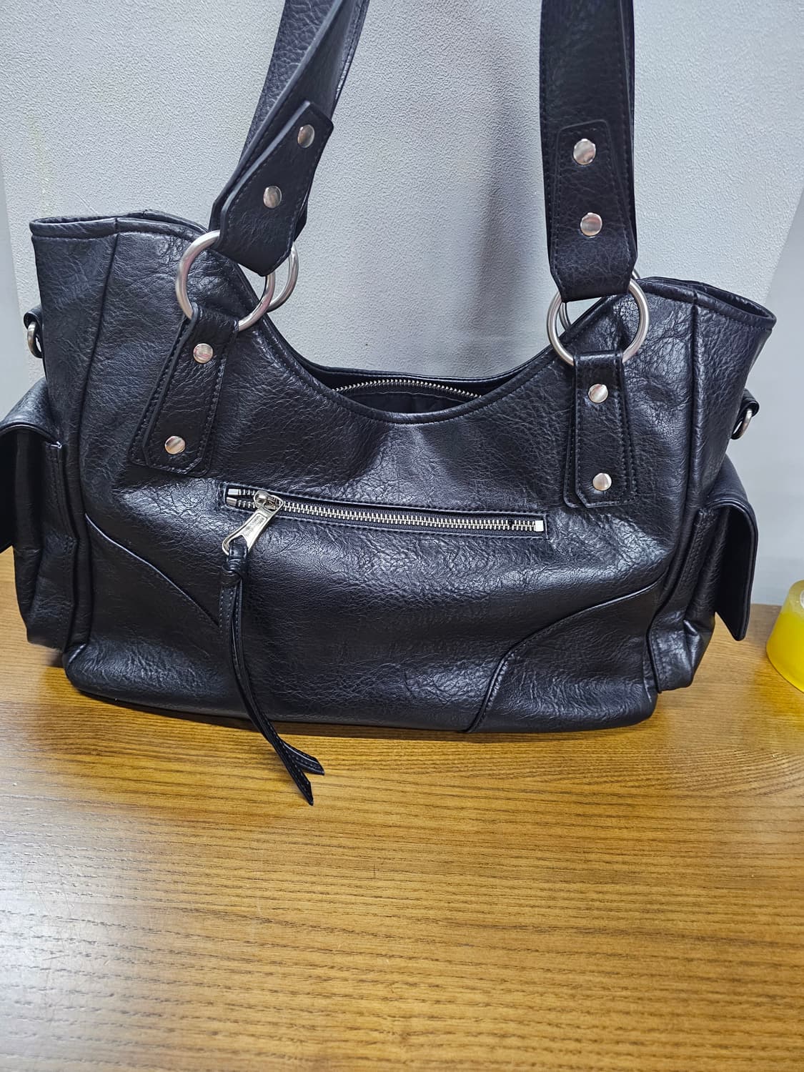 이우마카라스 숄더백 블랙 상품이미지3