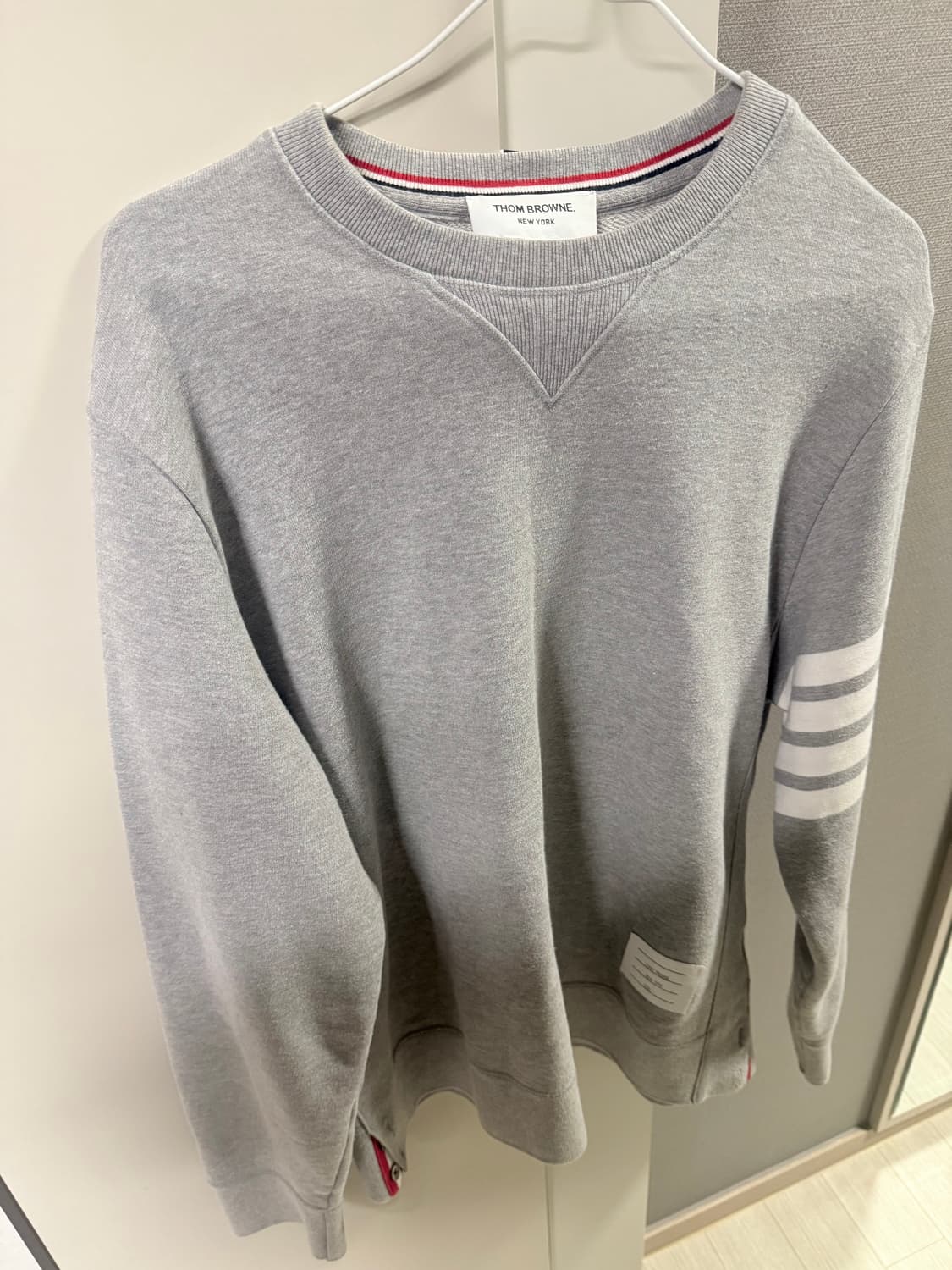 톰브라운 사선완장 맨투맨 4사이즈 상품이미지1