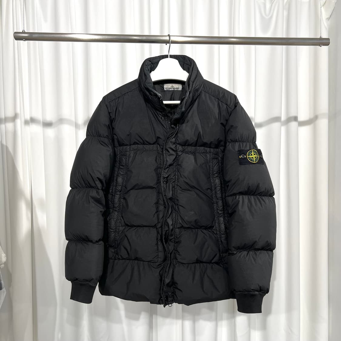 스톤아일랜드 크링클랩스 논 후드 패딩 블랙 상품이미지1