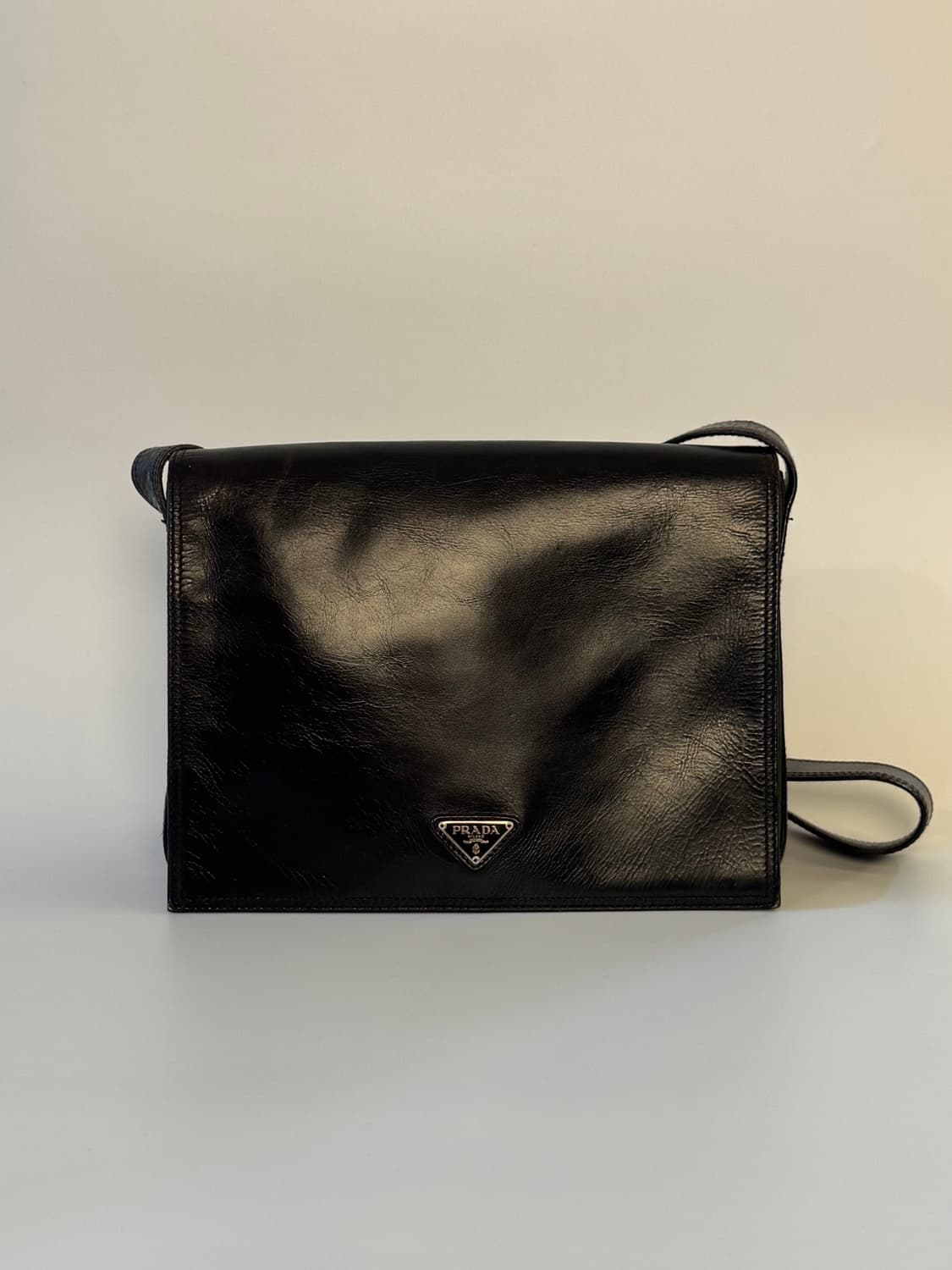 PRADA(프라다) 트라이앵글 크로스바디백 상품이미지1