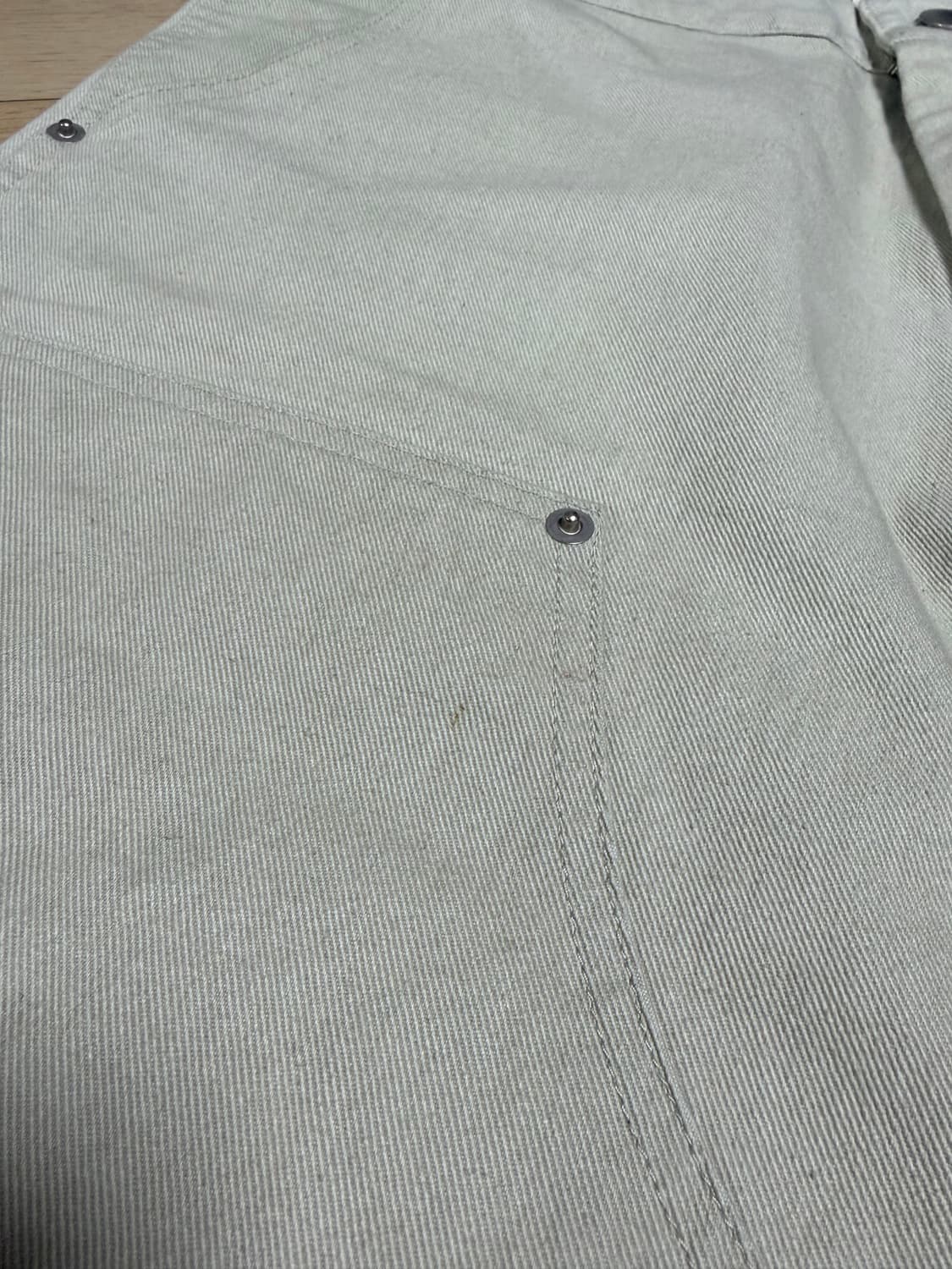 [KREAM 단독] 아오이로 커티드 더블니 팬츠 라이트 세이지 1 상품이미지9