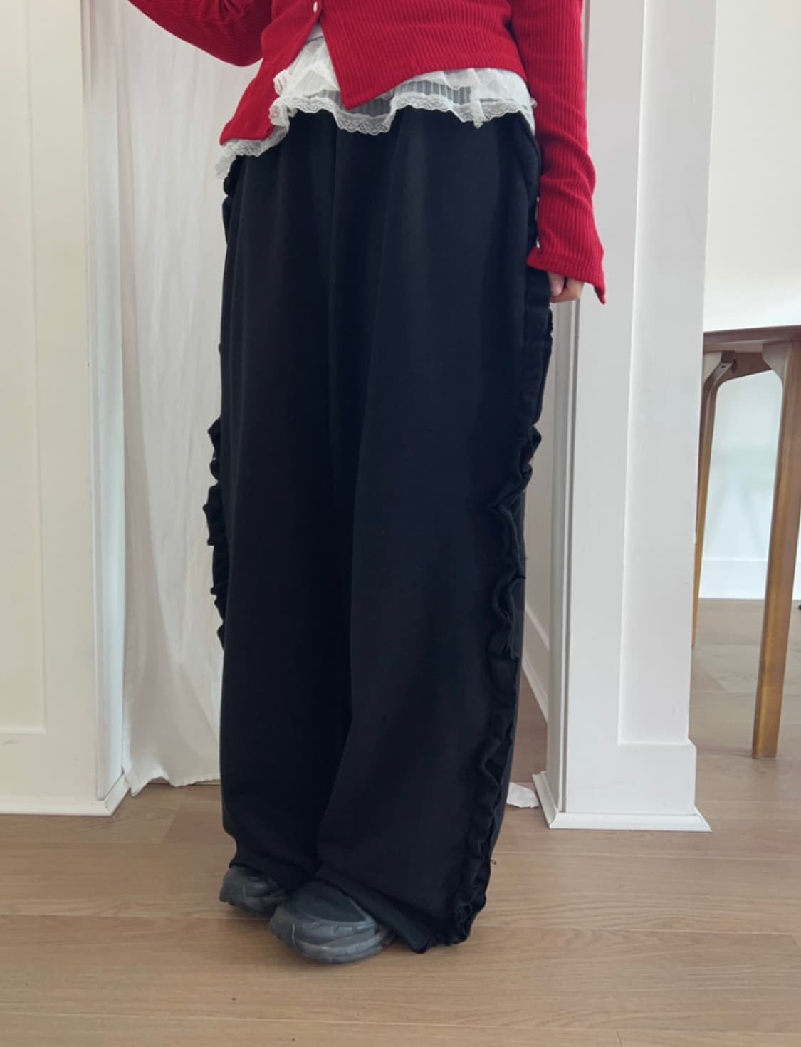 프릴 와이드 스웻팬츠 블랙  상품이미지4